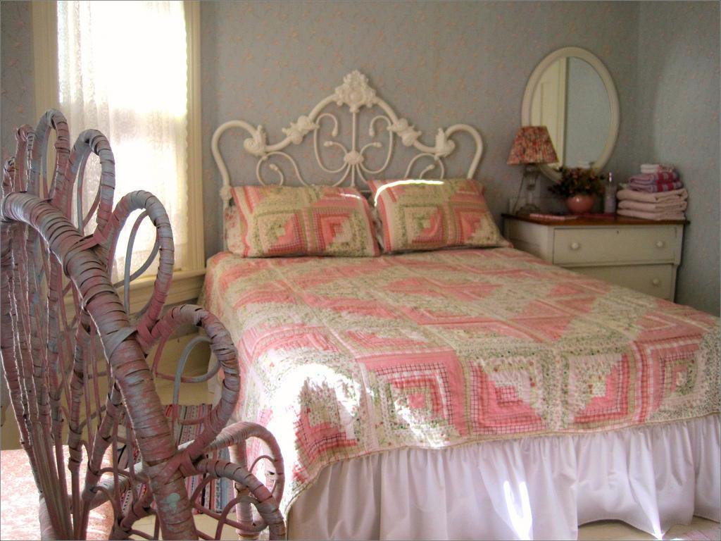 11 Singleton House B&B Eureka Springs Room photo